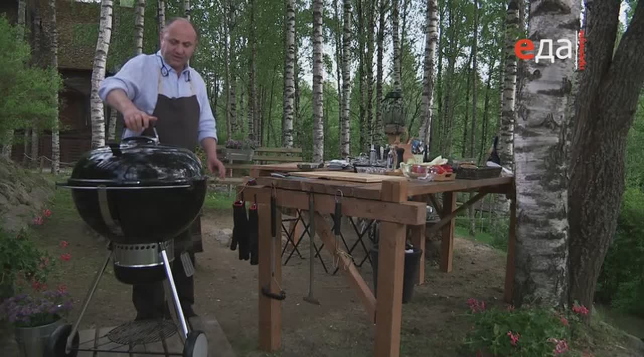 Курица, запечённая целиком с овощами